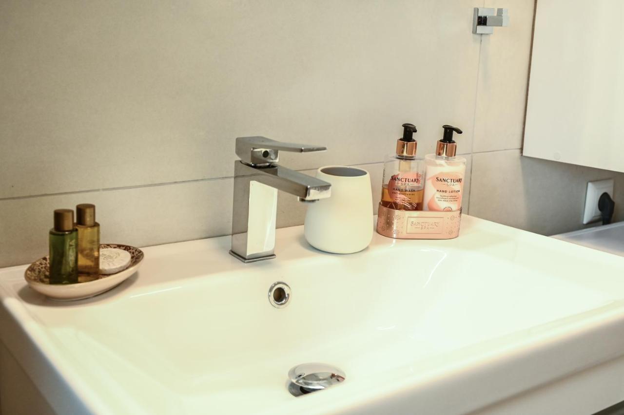 Larisa Hospitality I - Roof Top Apartment - With Free Parking Eksteriør billede